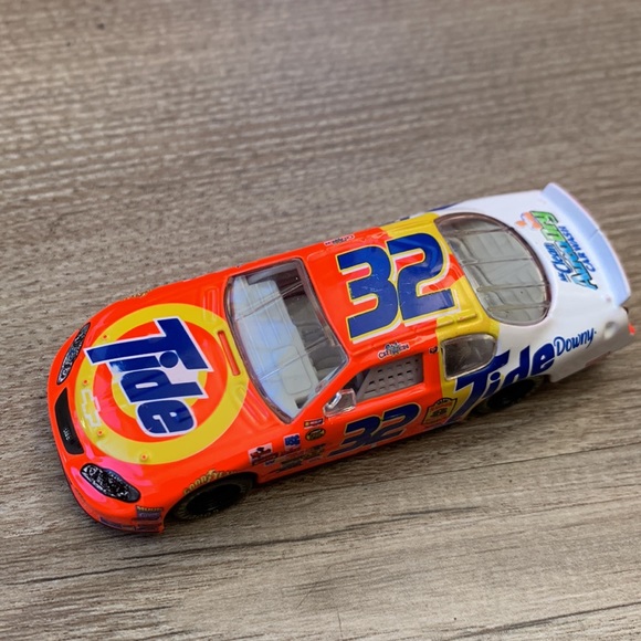 NASCAR Collectors 2004 Tide Downy Racing #32 Rickey Craven Race Car Ford Taurus - Picture 2 of 6